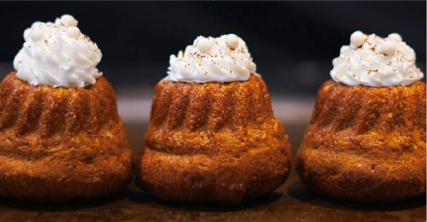 デザート、ケーキ、バントケーキ、スイーツ、ホイップクリーム、焼き菓子、洋菓子、甘いもの