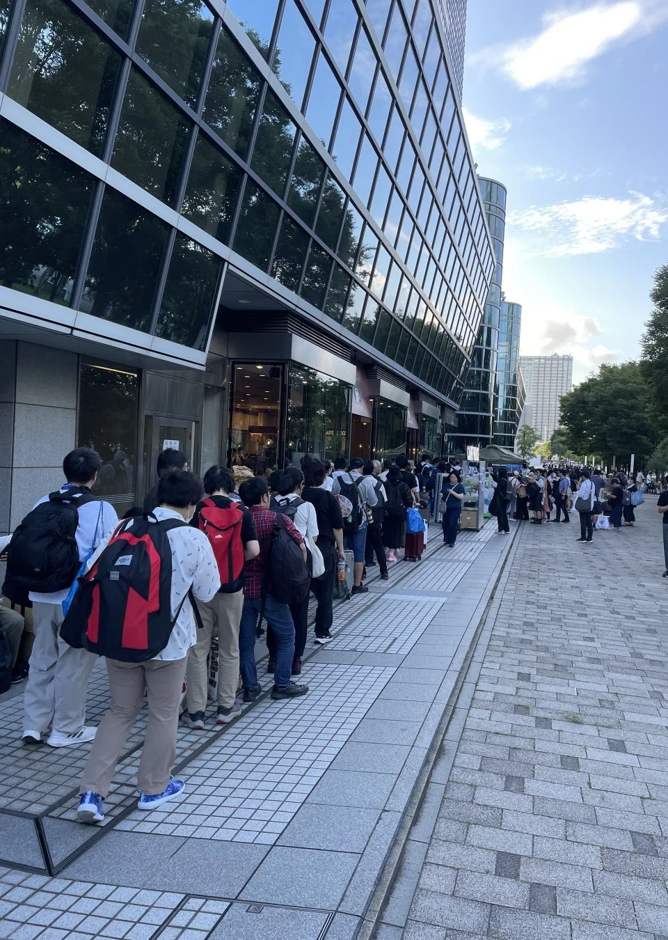 コミケ期間中の行列