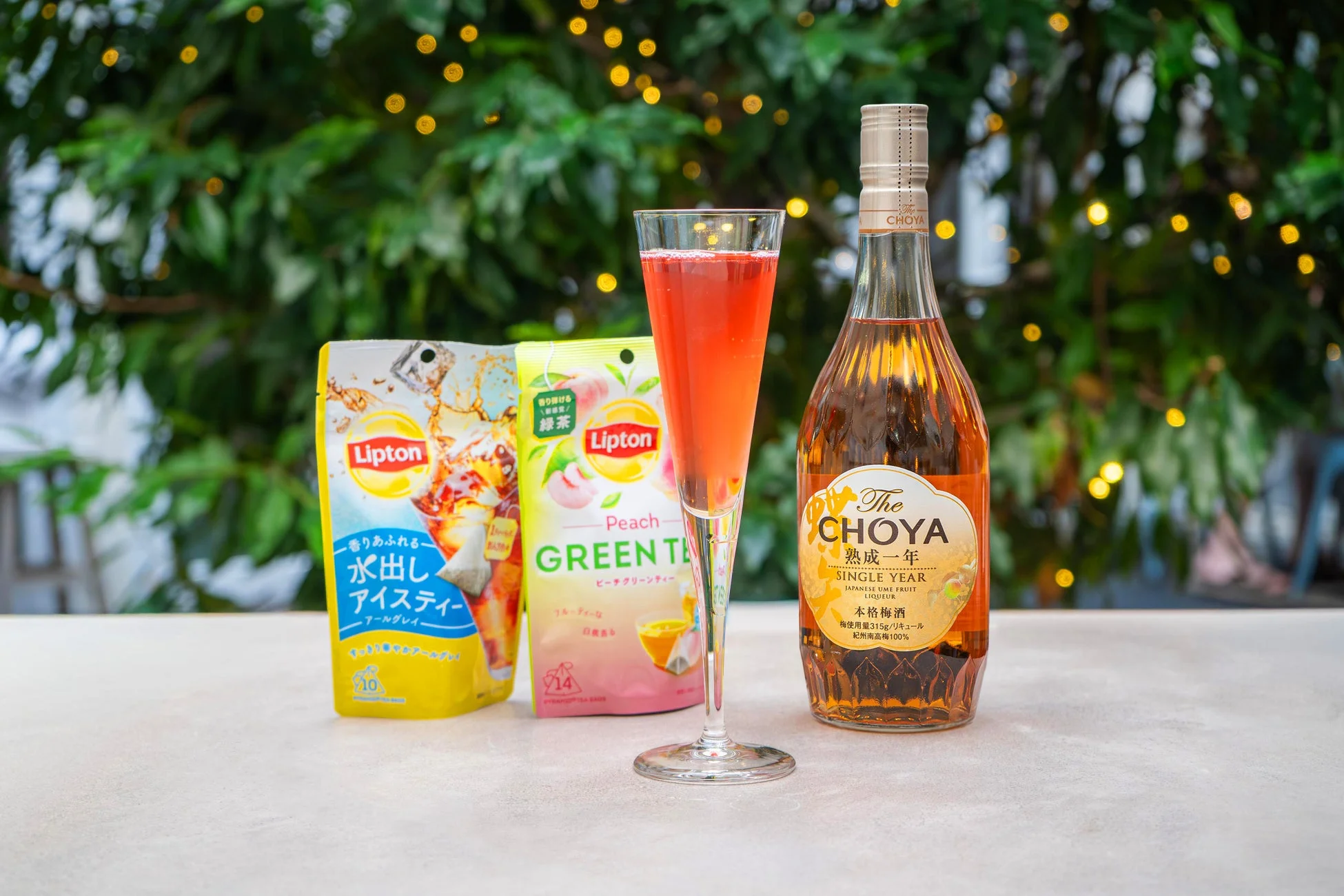 Lipton,リプトン,アイスティー,ピーチグリーンティー,紅茶,緑茶,The CHOYA,チョーヤ,梅酒,カクテル,飲み物,ドリンク,ボトル,グラス,クリスマス,イルミネーション,パーティー,屋外,テーブル