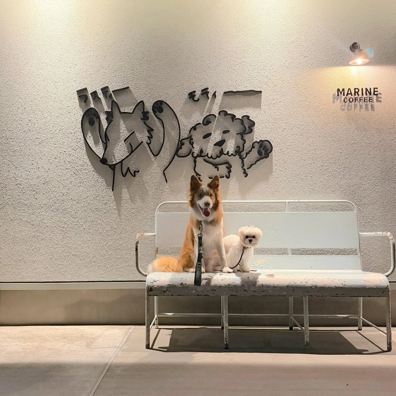 犬のキャラクターベンチ