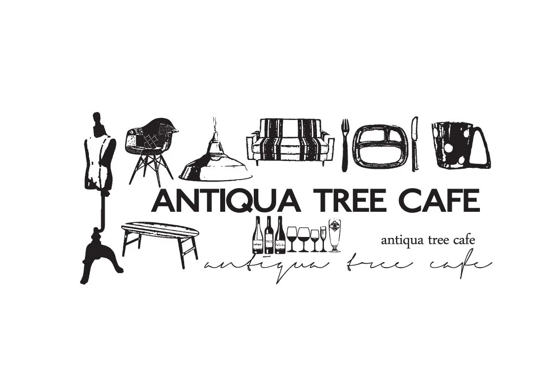 「ANTIQUA TREE CAFE」のロゴデザインで、アンティーク調の家具や照明、食器、ドリンク、マネキンなどのイラストが白黒で描かれています。カフェやインテリアショップを思わせる、おしゃれでレトロな雰囲気です。