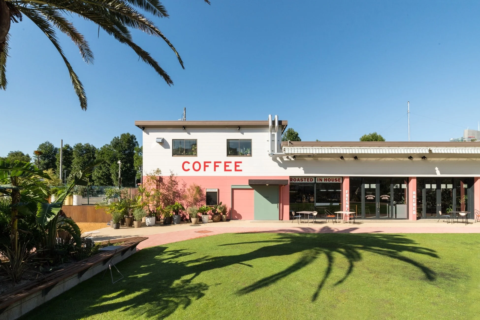 Little Darling Coffee Roasters店舗外観