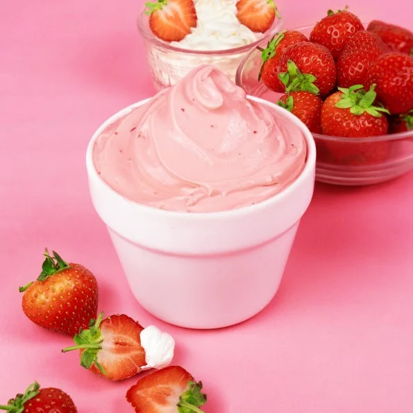 クリームチーズ：ストロベリーホイップクリーム