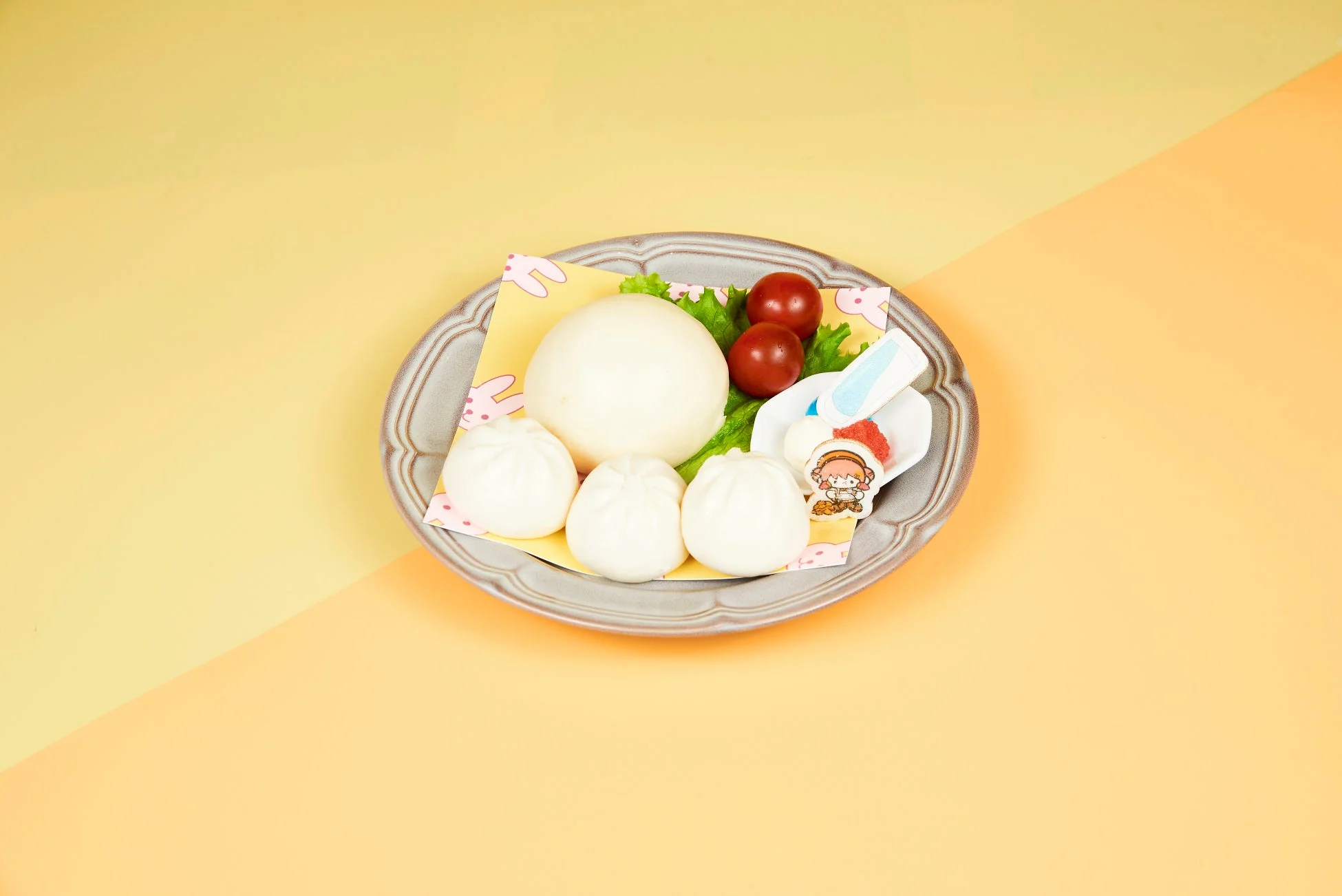 神楽の山盛り肉まんプレート