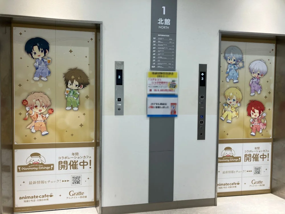 アニメイト池袋本店エレベーター装飾（チビキャラデザイン）