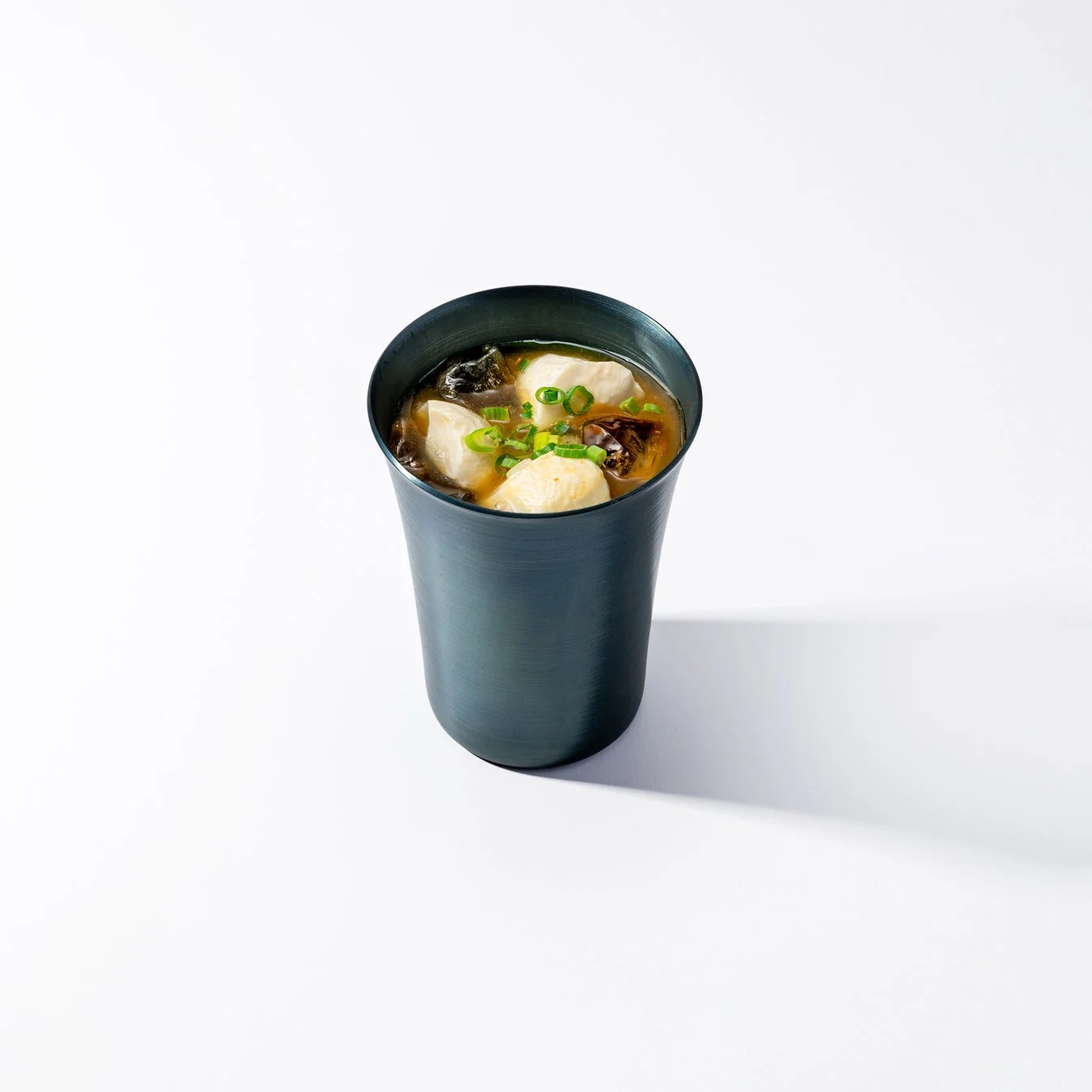 日本食、汁物、味噌汁、豆腐、ネギ、和食、カップ、スープ、ワカメ