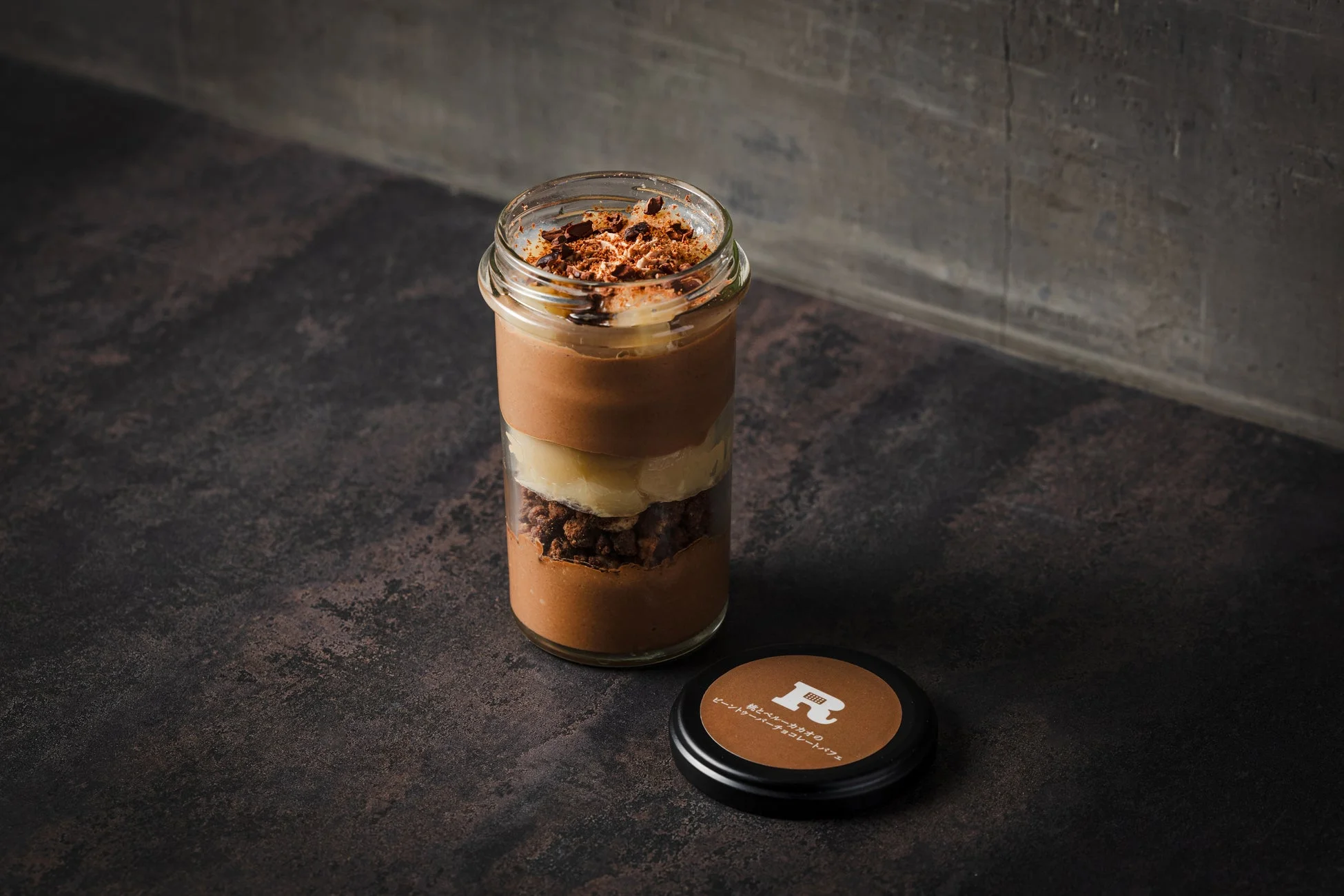 桃とペルーカカオのビーントゥーバーチョコレートパフェ