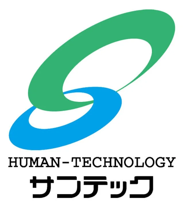 サンテックの企業ロゴです。緑と青の2つの楕円形が重なり合った抽象的なデザインで、下には「HUMAN-TECHNOLOGY」と「サンテック」の文字が配置されています。
