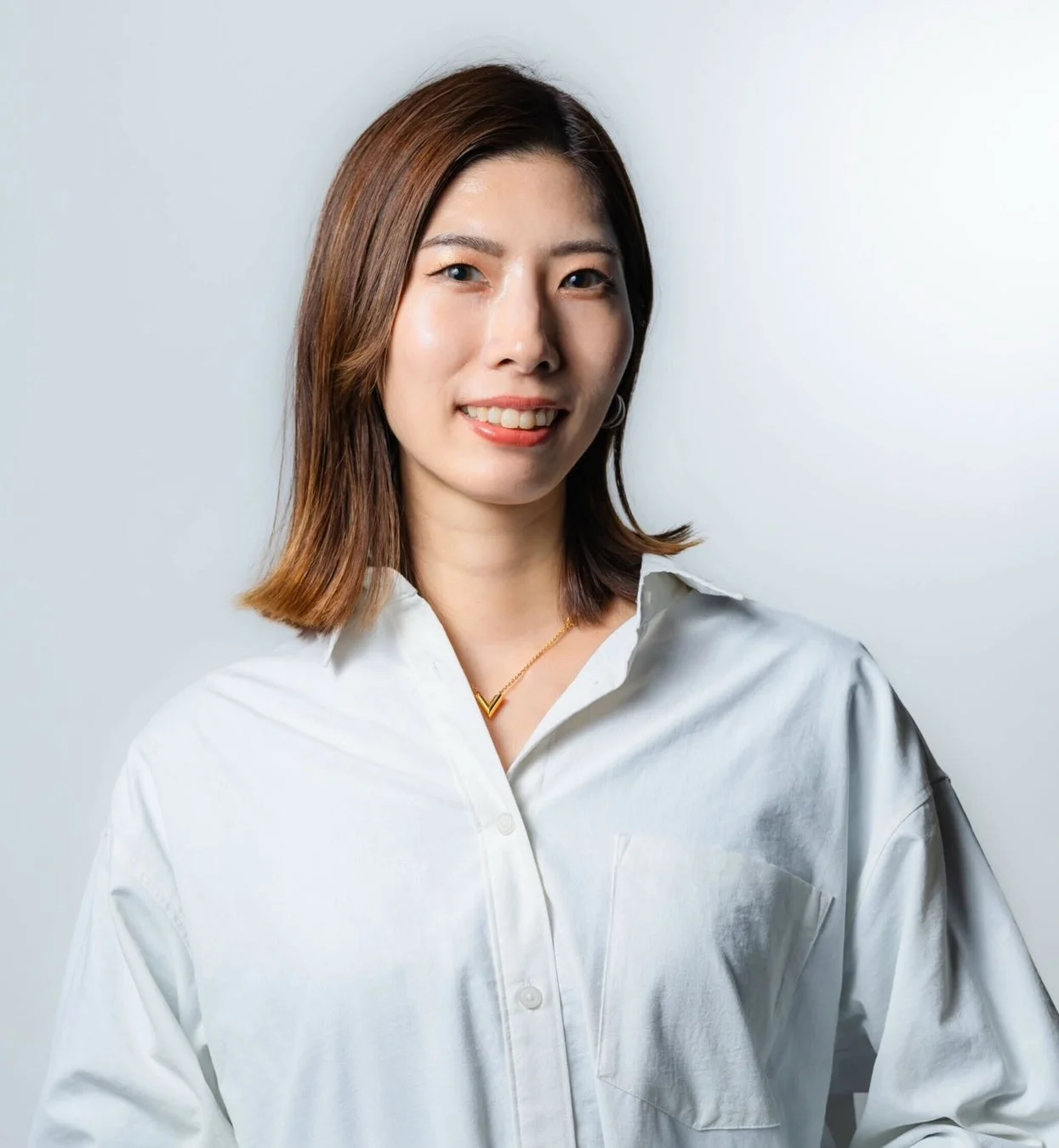 笑顔の女性ポートレート