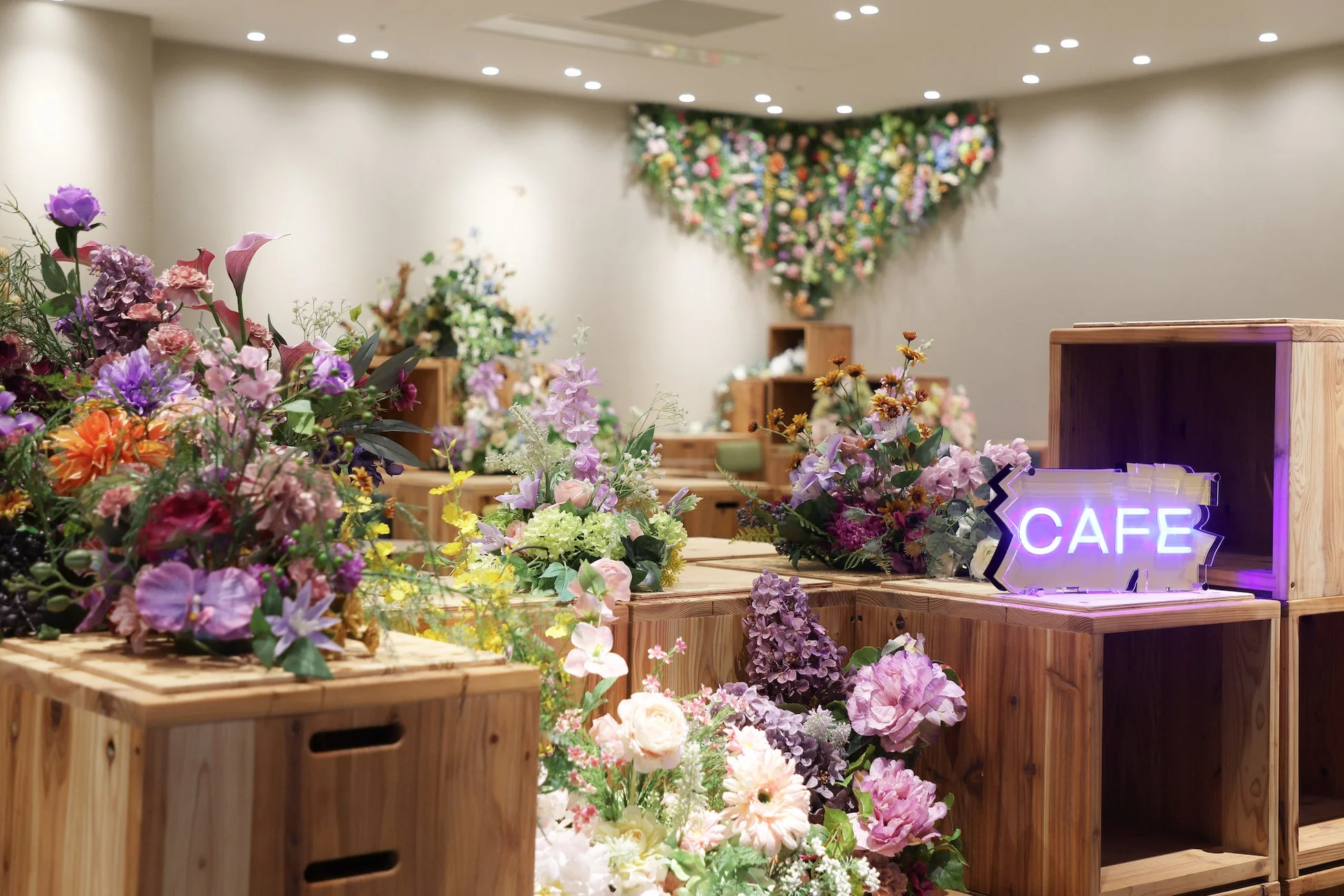 洒落CAFEの内装と思われる花飾りの画像