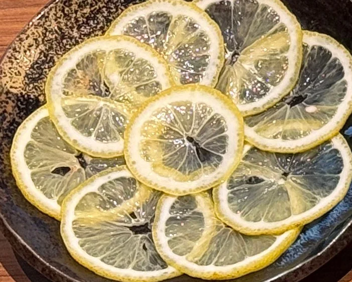 薄くスライスされたドライレモン