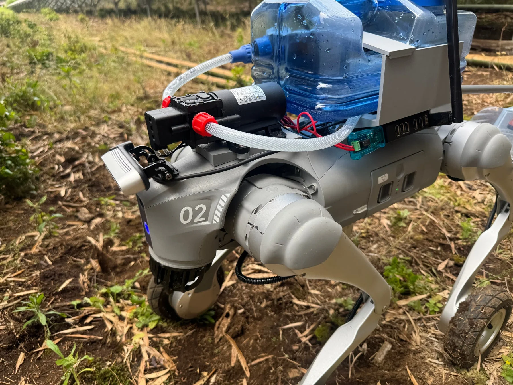四足歩行ロボット
